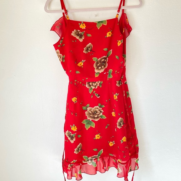 Missguided Red Floral Wrap Dress - Picture 2 of 3